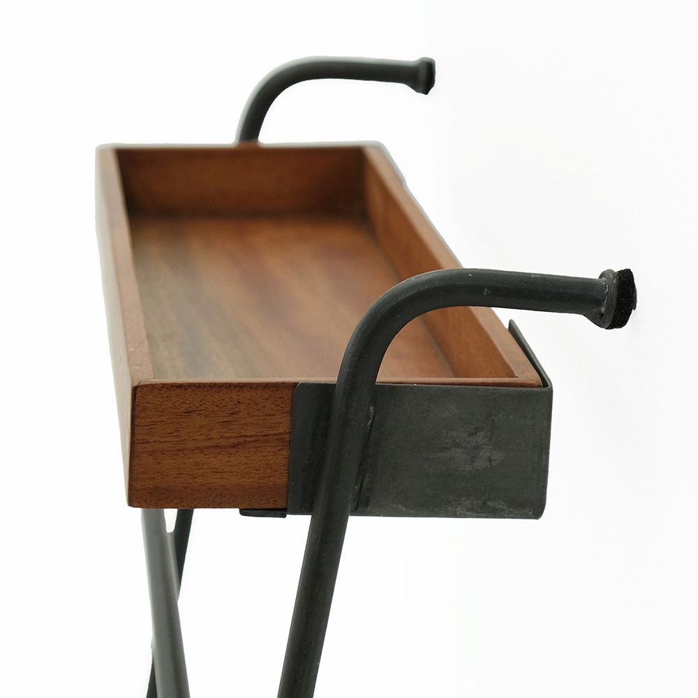 省スペースの収納に便利な ラダートレイハンガー