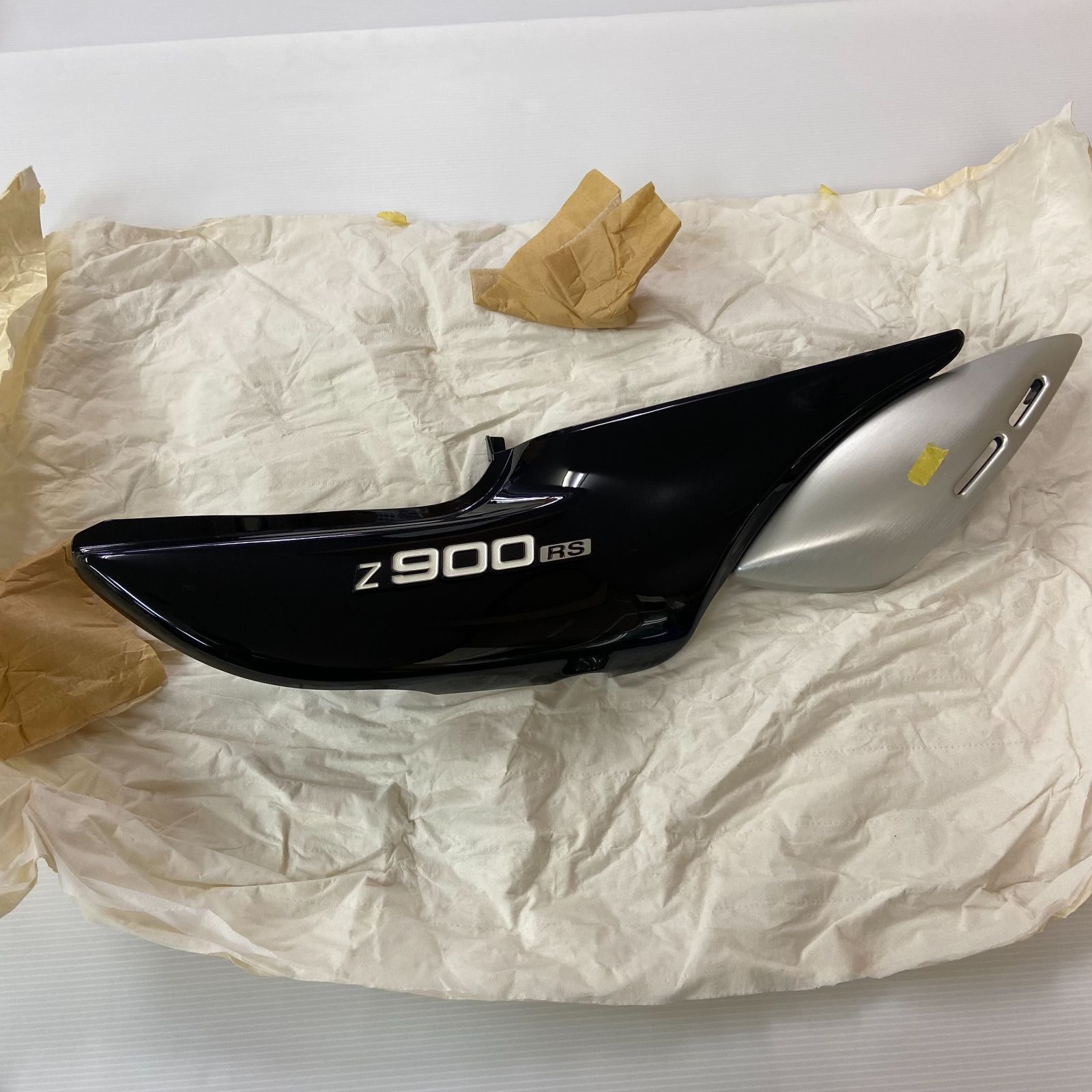Kawasaki カワサキ 2021 Z900RS エボニー H8 カバー サイド RH エボニー 14041-5102-H8 36001-0653 A-070