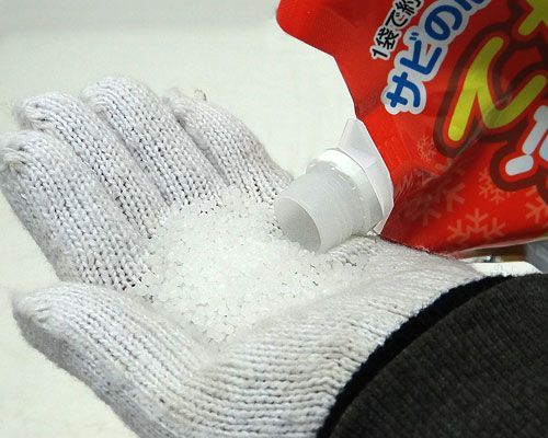 無塩タイプの凍結防止剤 てがるに凍結予防 1 kg 20袋セット 道路 凍結防止剤 除湿剤 防塵剤 塩カル