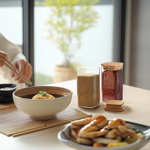 【在庫処分】ComSaf 調味料入れ 密閉 4個セット ガラスキャニスター 300ml スパイスボトル 竹製蓋付き 21個のDIYラベル付き 塩 砂糖入れ 調味料ボトル キッチン収納