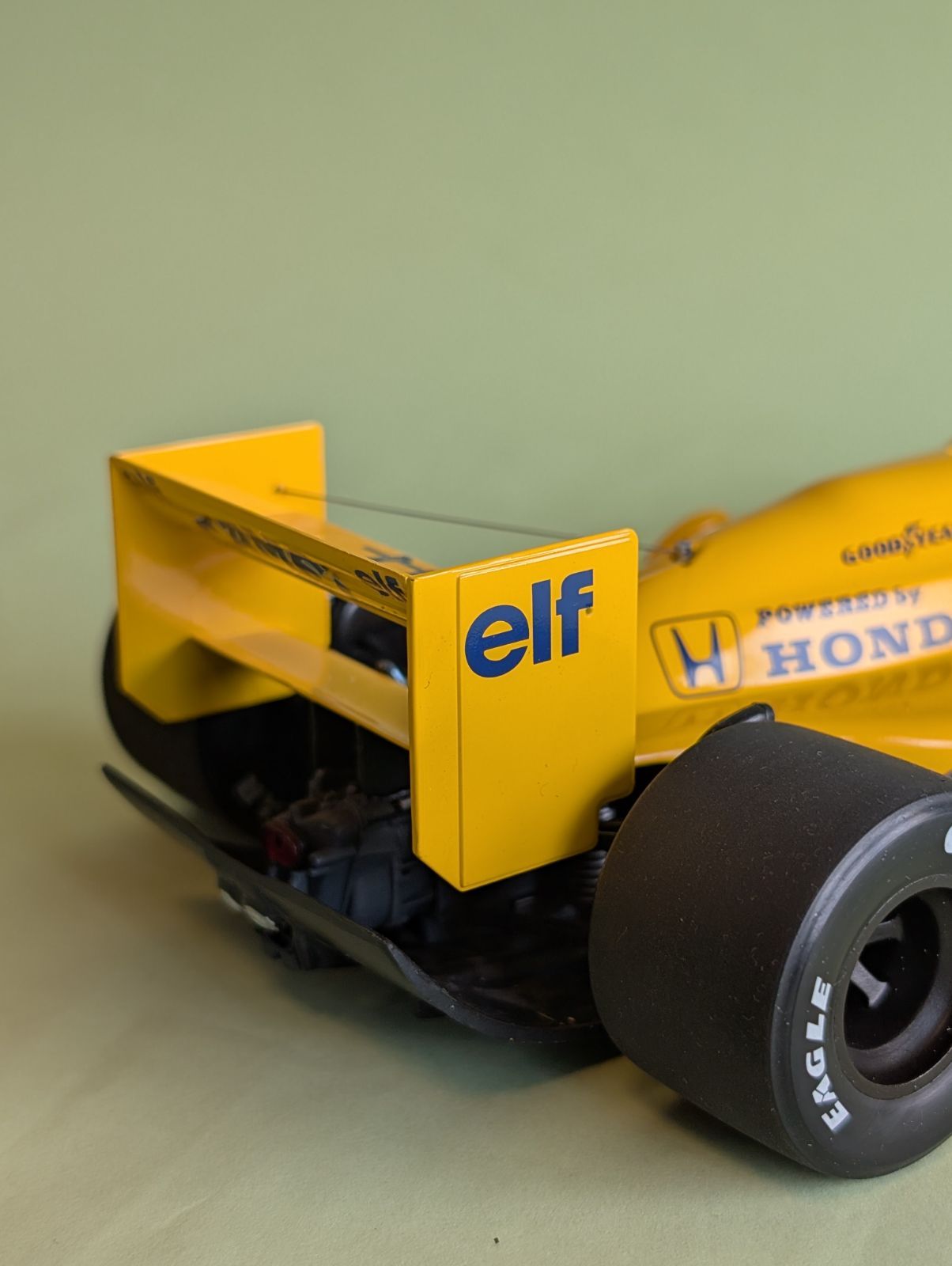 ロータス最後の輝き 1/18 ロータス99T アイルトン・セナ 【公式通販】
