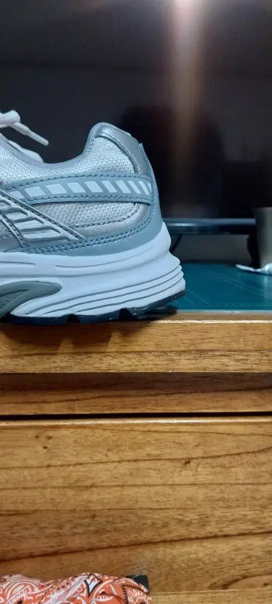 ランニングシューズ 235