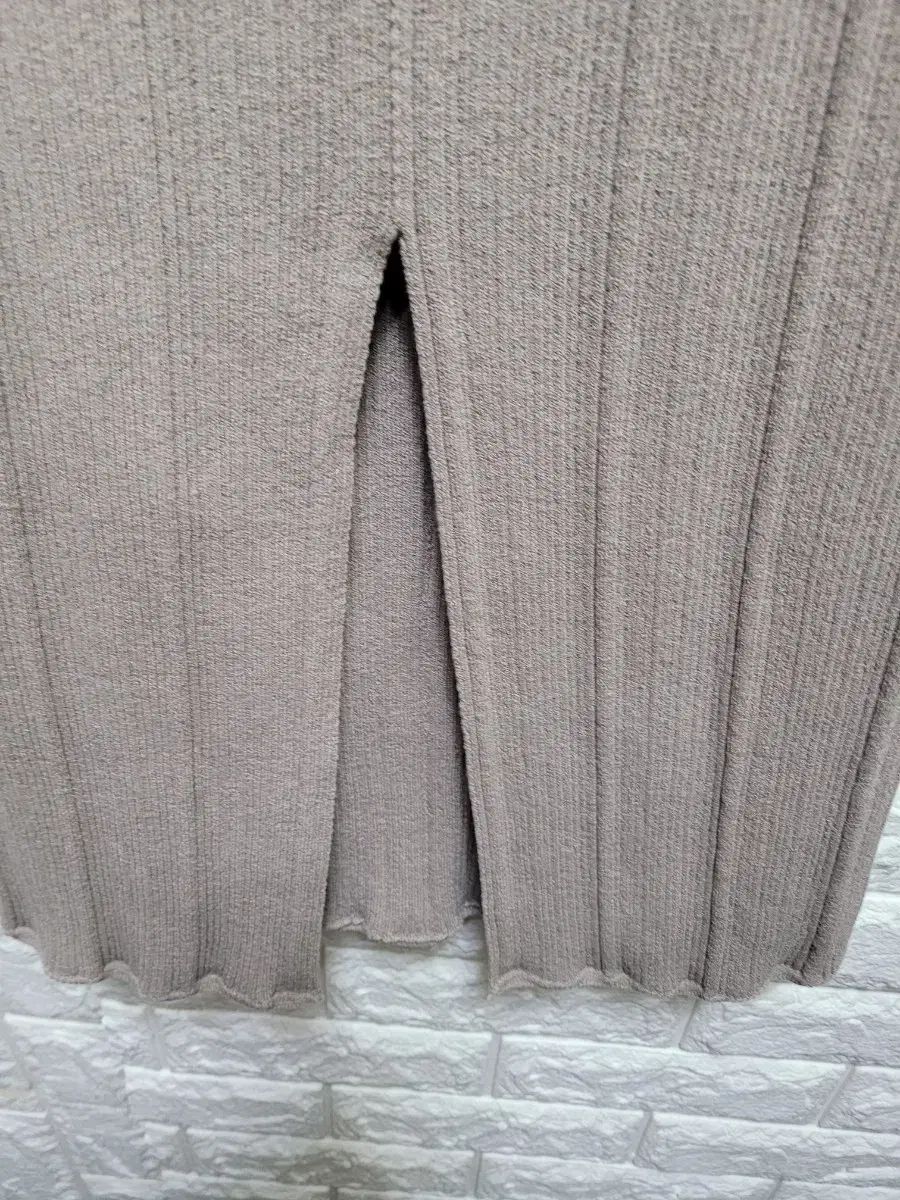 【新品未使用】プリーツプリーズLOOP BOTTOMS 厚手生地のスカート　5 イッセイ・ミヤケ プリーツプリーツ・スカート 青 5 レディース