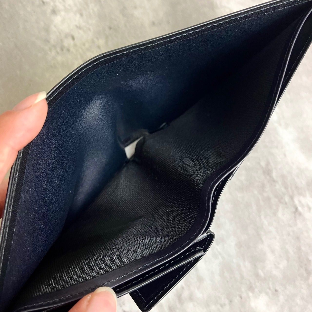 ✨良品✨ GIVENCHY ジバンシー 二つ折り財布 4Gロゴ ロゴ型押し カード 