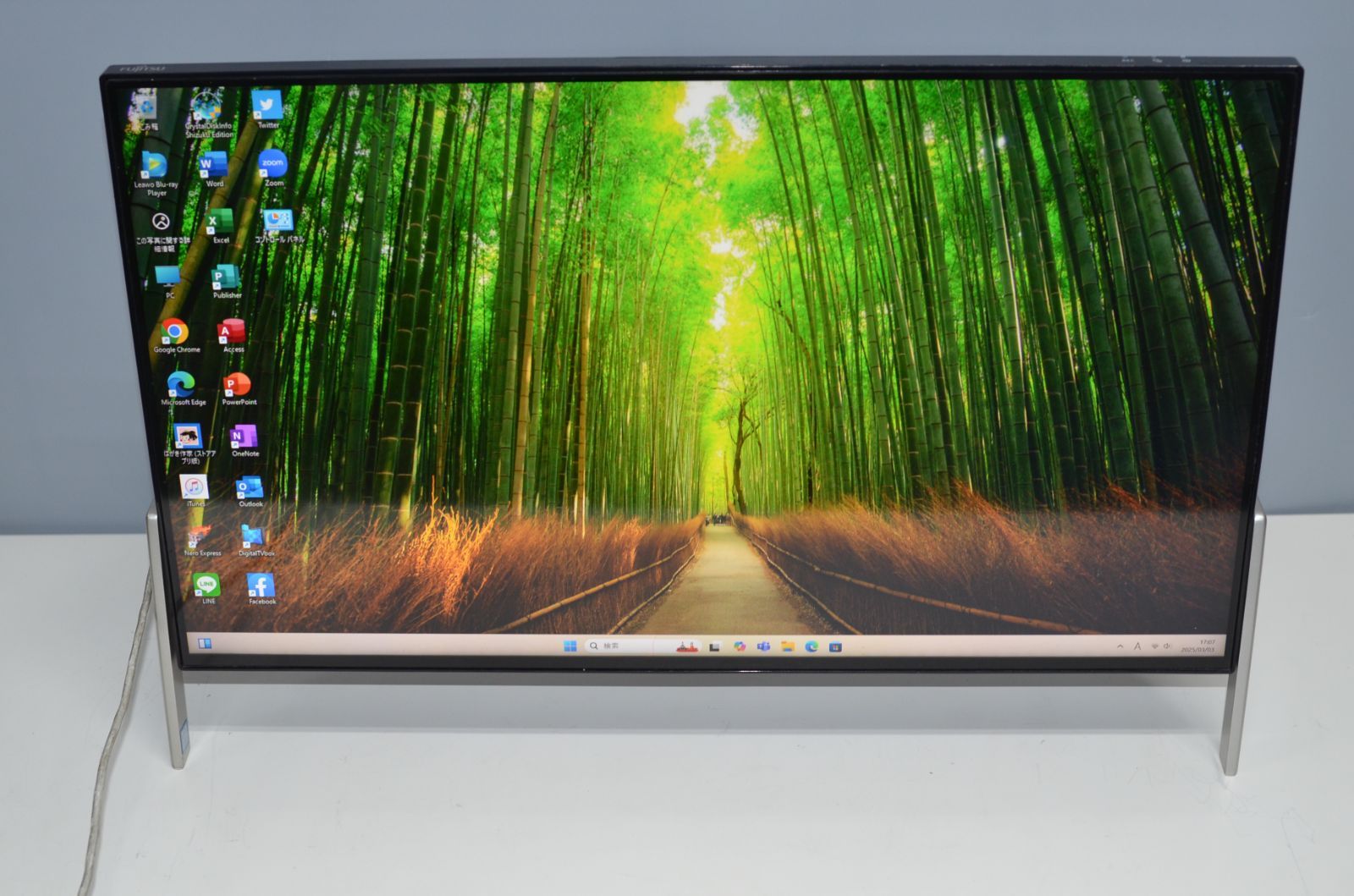 中古一体型パソコン 富士通 FH77/B3 Windows11+office 高性能i7-7700HQ/爆速SSD1TB/メモリ8GB/23.8インチ/webカメラ/ブルーレイ/テレビ機能