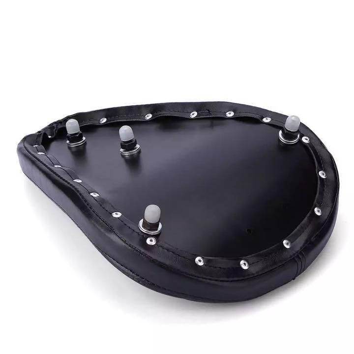 レザーシート ドラッグスターバルカン スタッド付 コブラシート