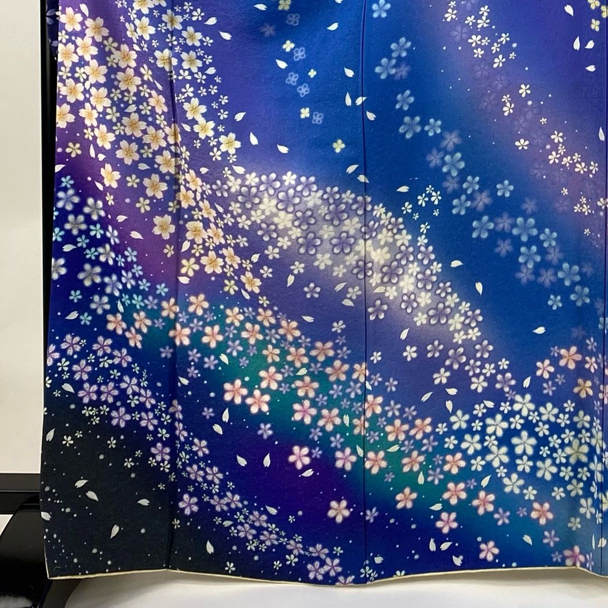 振袖 身丈166cm 裄丈69cm L 袷 桜 花びら 銀通し ぼかし 青 正絹 逸品  