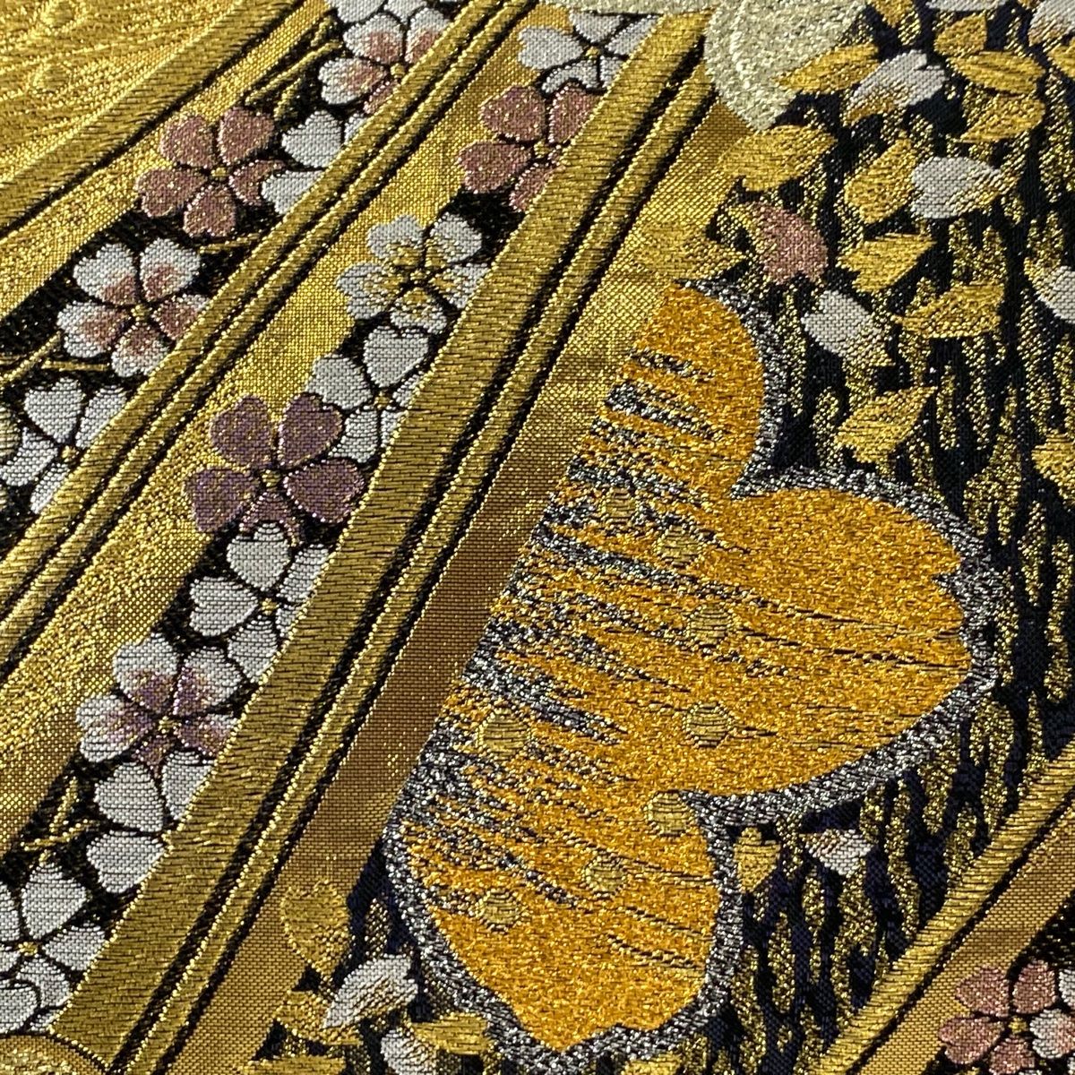 袋帯 秀品 桜 花びら 金糸 箔 黒 六通 正絹