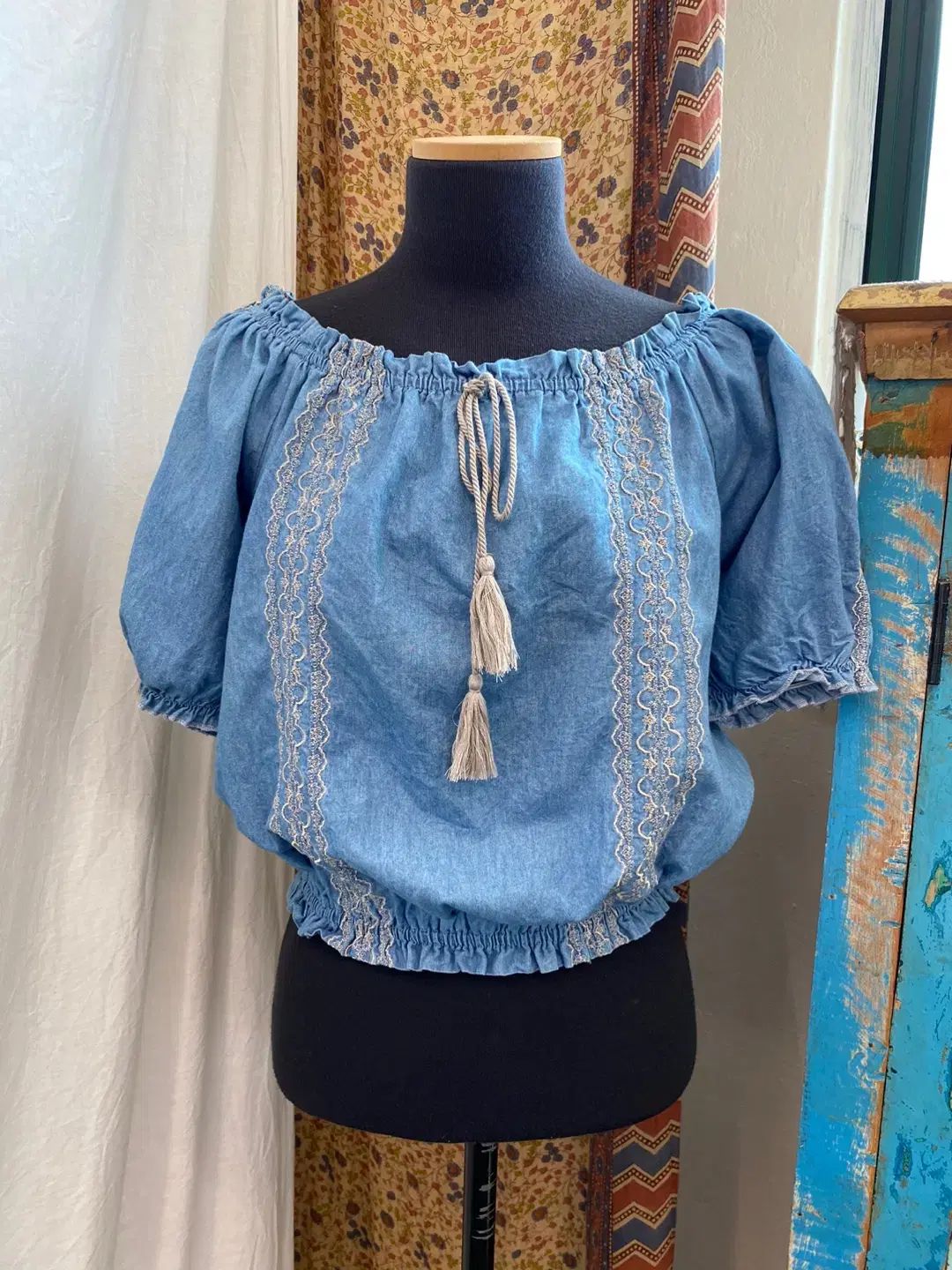 デニム 刺繡 オフショルダー ブラウス ( L ) - メルカリ