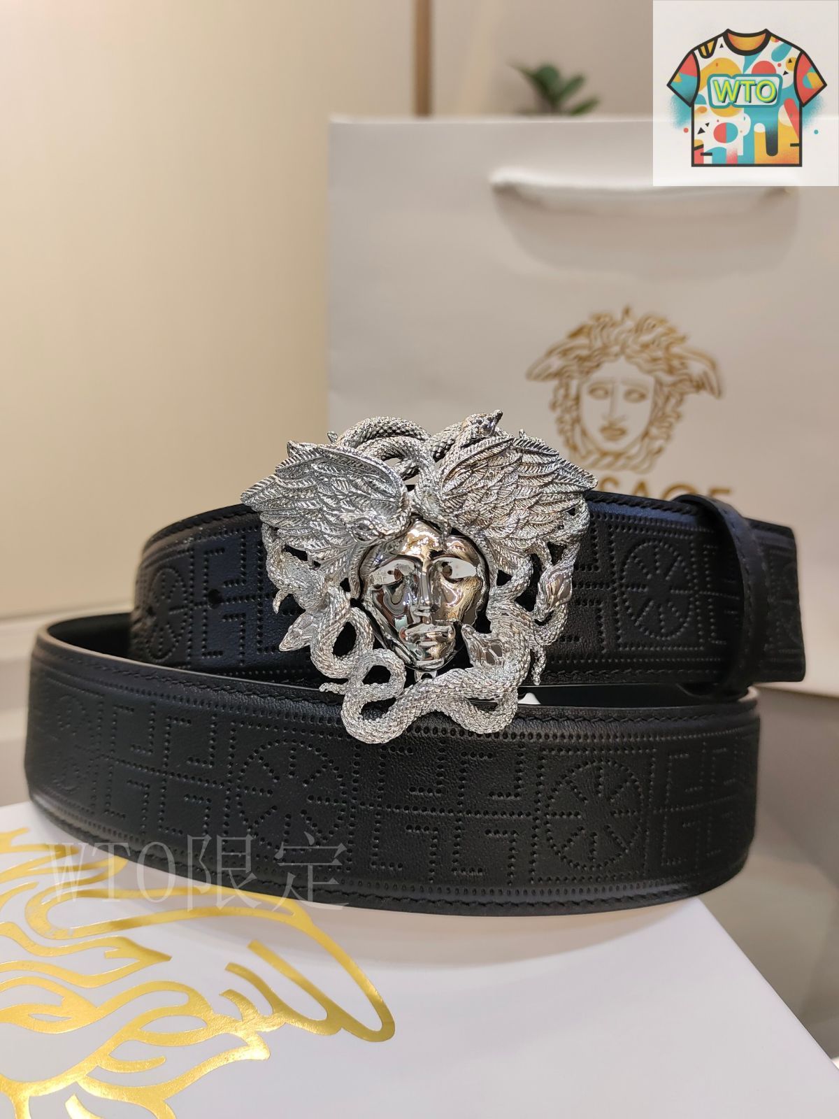 VERSACE ブラックレザーベルト ゴールドバックル ブラックレザーベルト ゴールドバックル