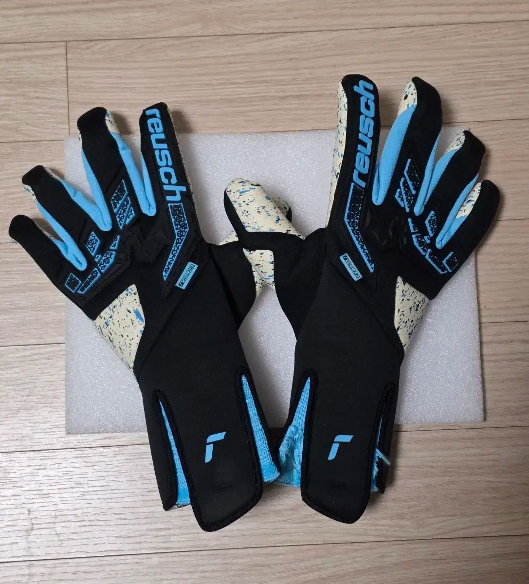 ロイシュ アトラクション フリッツェル 融合 ストラップレス キーパーグローブ