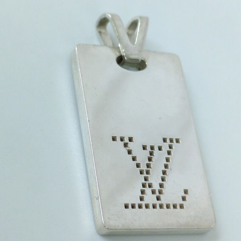 ルイヴィトン　ペンダントトップ　LV　M65741 LOUIS VUITTON ルイヴィトン ペンダントトップ LV M65741 - メルカリ