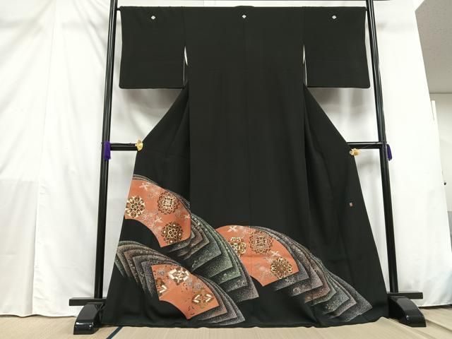 D687 黒留袖　華文　金彩　落款　正絹　着物　袷　　極美品 平和屋着物□豪華黒留袖 駒刺繍 鳳凰花絵皿文 金彩 正絹 逸品