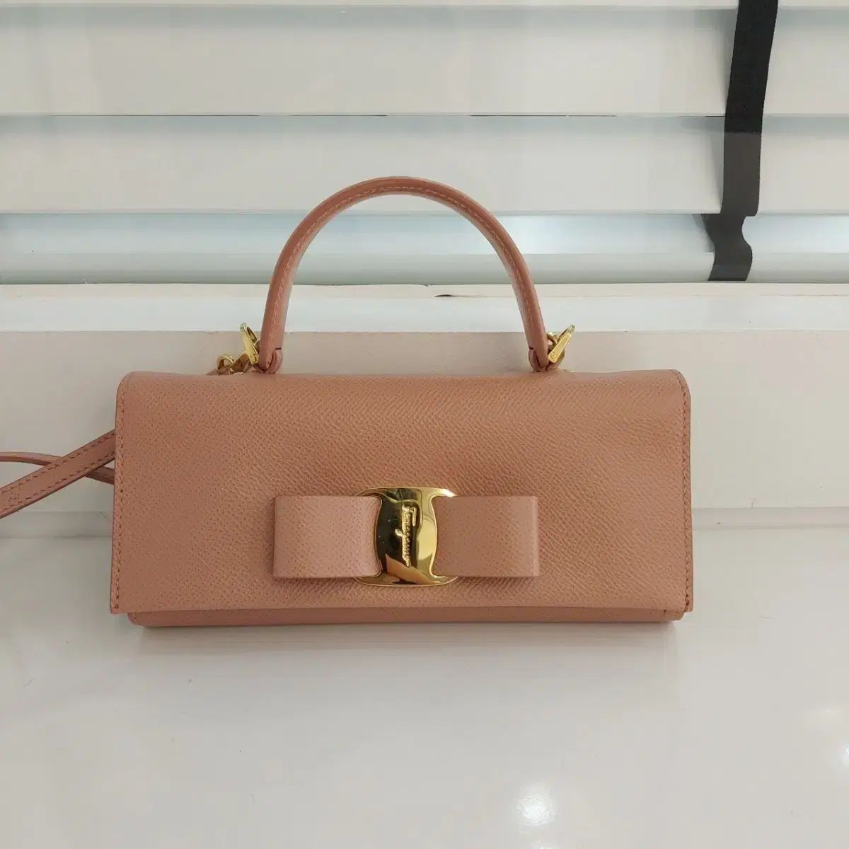 正規品 FERRAGAMO フェラガモ リボン ミニバック トップハンドル ピンク クロスバック