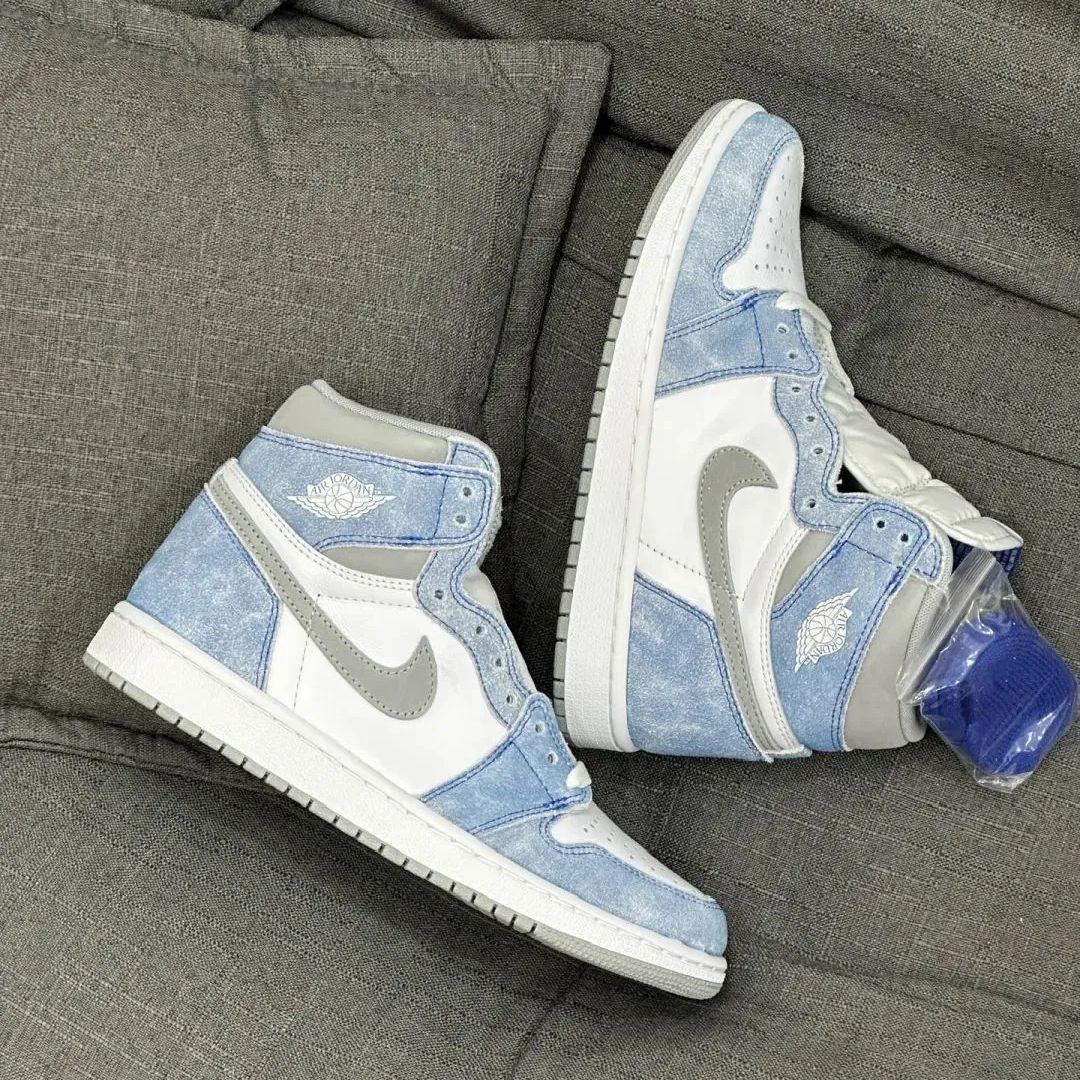 👟新品スニーカー男女兼用 並行輸入品 Nike ナイキ エアジョーダン 1 レトロ ハイ OG AJ1 ハイパーロイヤル ブルー グレー  555088-402 男女兼用 - メルカリ