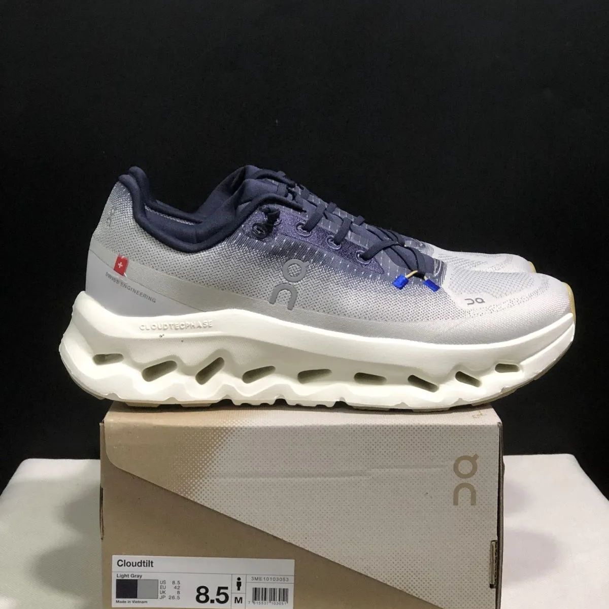 新品未使用 ON Cloudtilt（クラウドティルト）スニーカー 男女