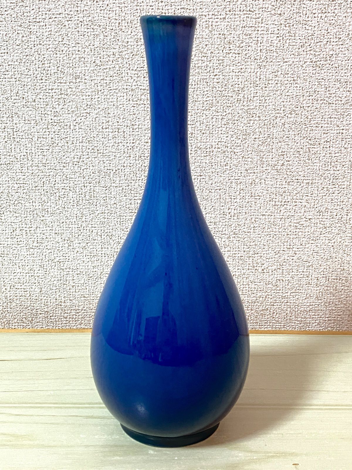 淡い青色の陶器花瓶 Amazon.co.jp: 深川製磁 花瓶 金葡萄文様 青 : ホーム＆キッチン