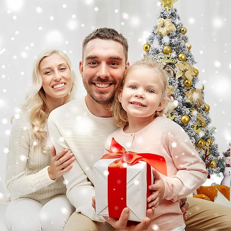 屋内屋外のクリスマスグッズ 豪華なクリスマスツリーの飾り付き