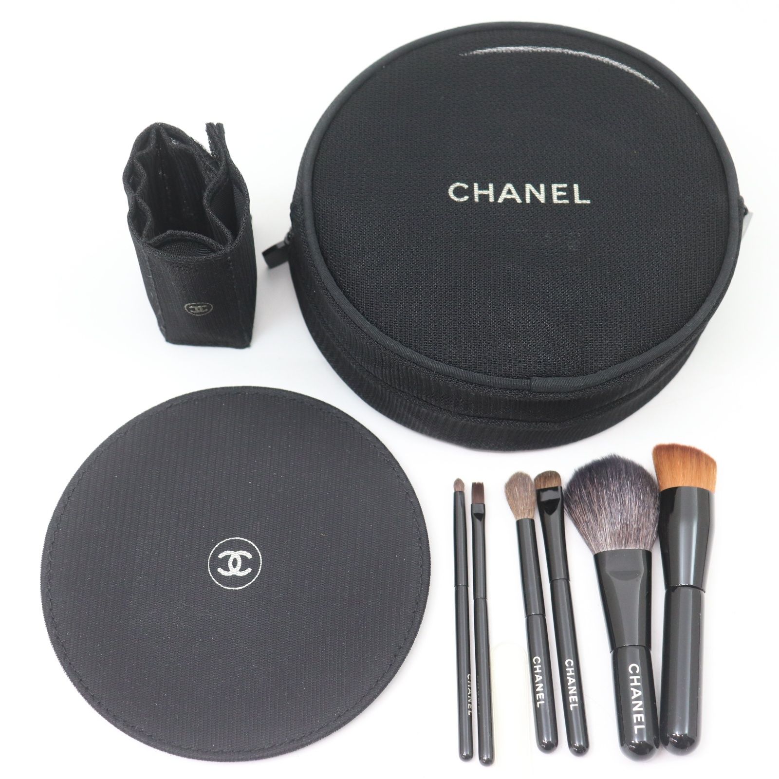 CHANEL（シャネル）のノベルティのメッシュポーチ＆ブラシ＆ミラーセット 新品未使用 CHANEL メッシュ ポーチ シャネル コスメポーチ