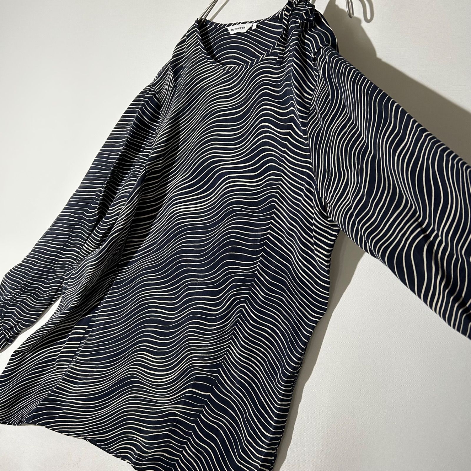 marimekko 花柄チュニック ブラウス　ネイビー×ホワイト marimekko 花柄チュニック ブラウス ネイビー×ホワイト