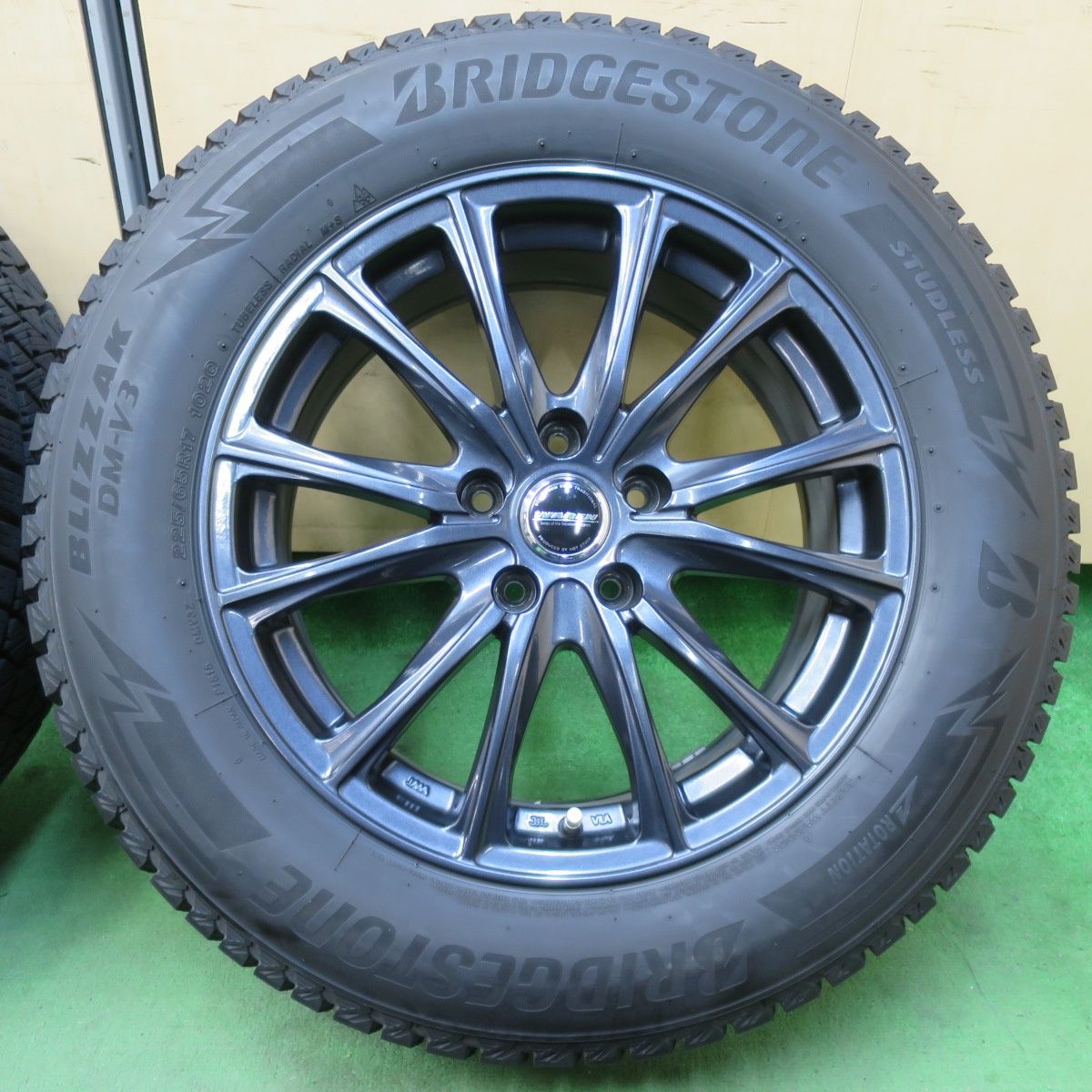 ブリジストンスタッドレス21年製 BLIZZAK DM-V3 225/65R17 受け渡し決定】スタッドレスタイヤ ブリザック DM-V3 225/65R17