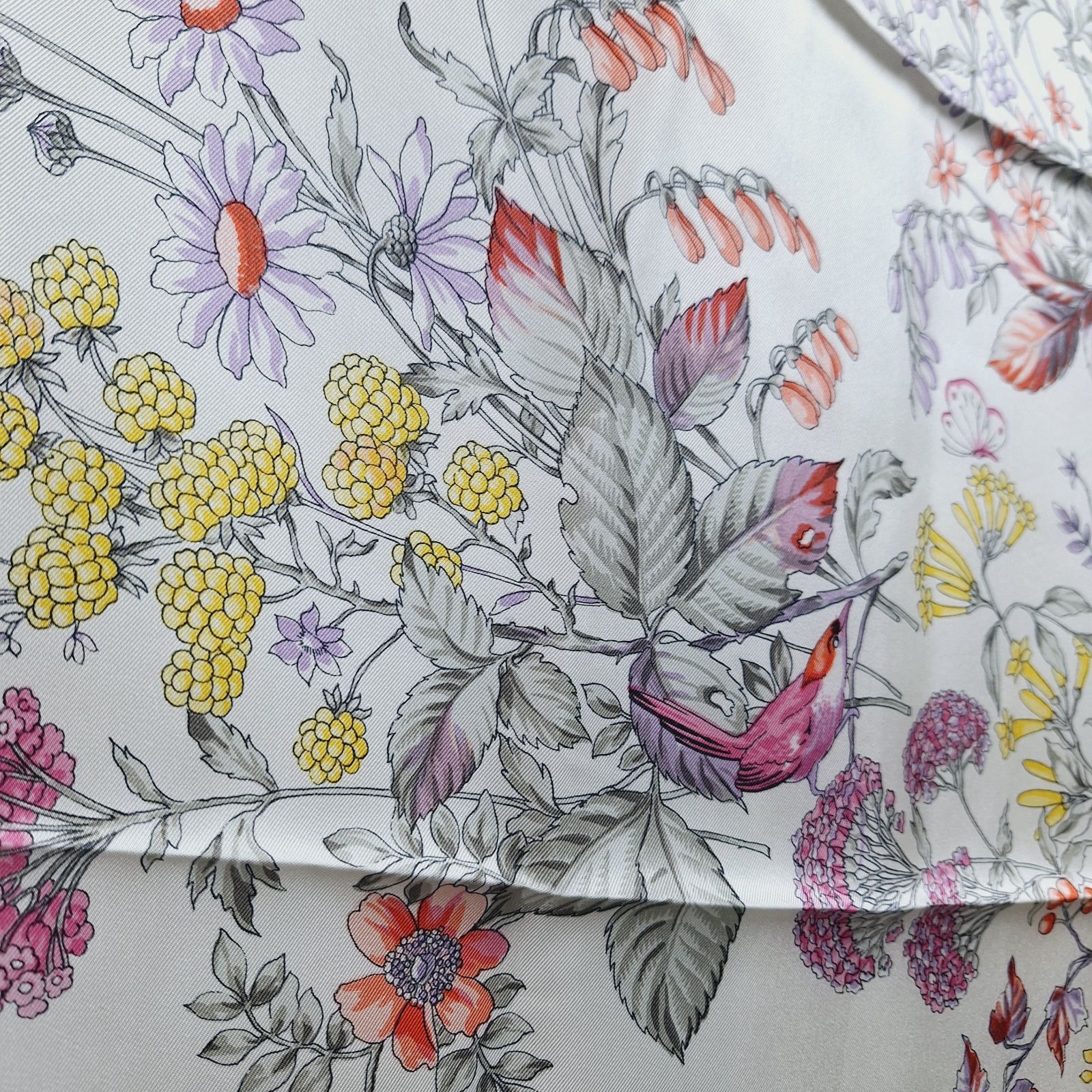 クリスチャンディオール シルク SILK スカーフ 総柄 花柄 ボタニカル 大判 クリスチャンディオール シルク SILK スカーフ 総柄 花柄