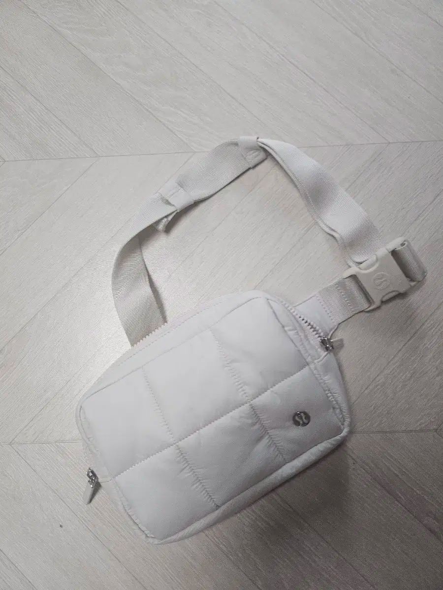 ルルレモン Quilted グリッド ベルト バッグ