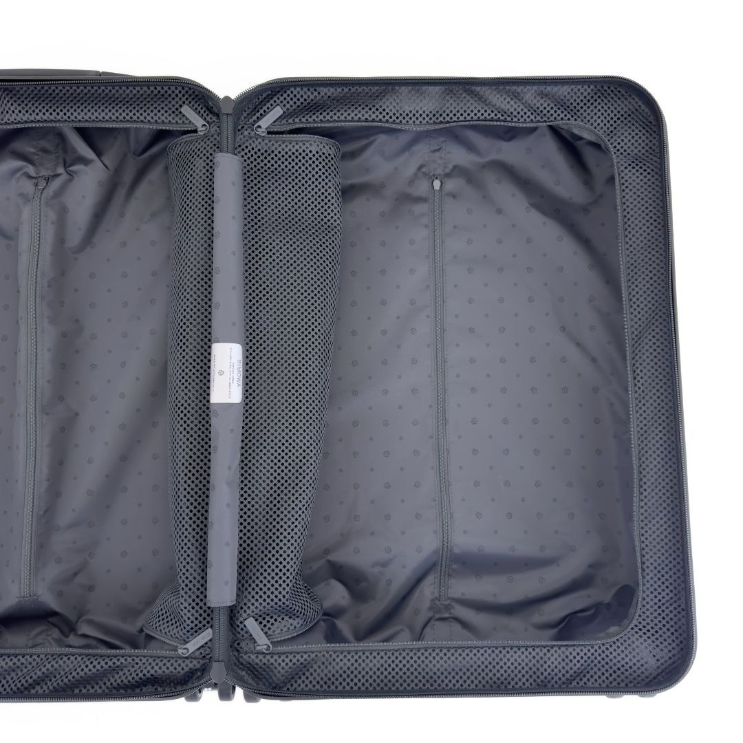 未使用級】RIMOWA リモワ ESSENTIAL LITE エッセンシャルライト