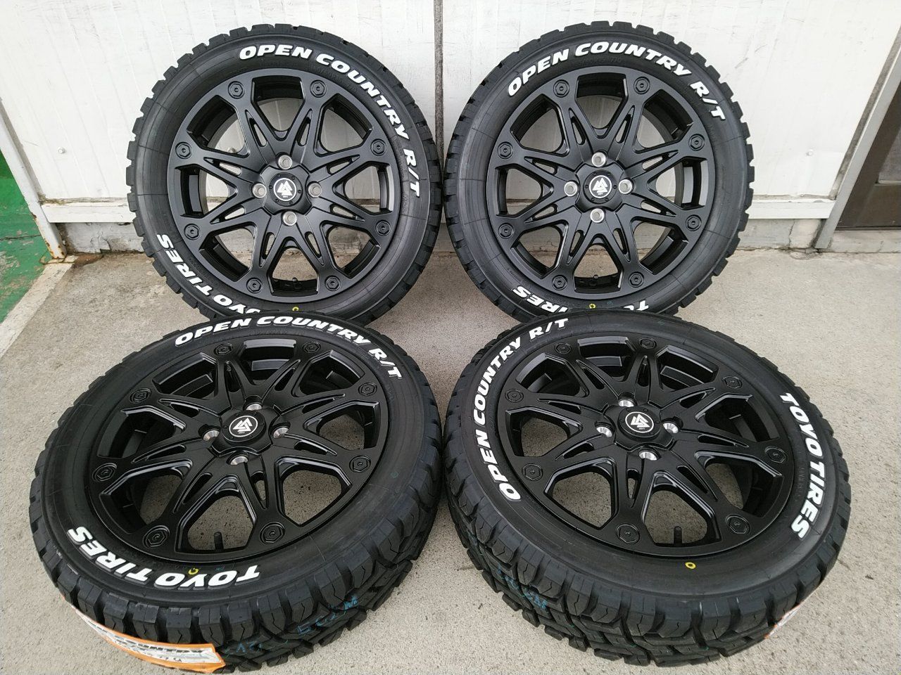ハスラー 人気 タイヤホイールセット 新品4本セット TOYO ハスラー 人気 タイヤホイールセット 新品4本セット TOYO