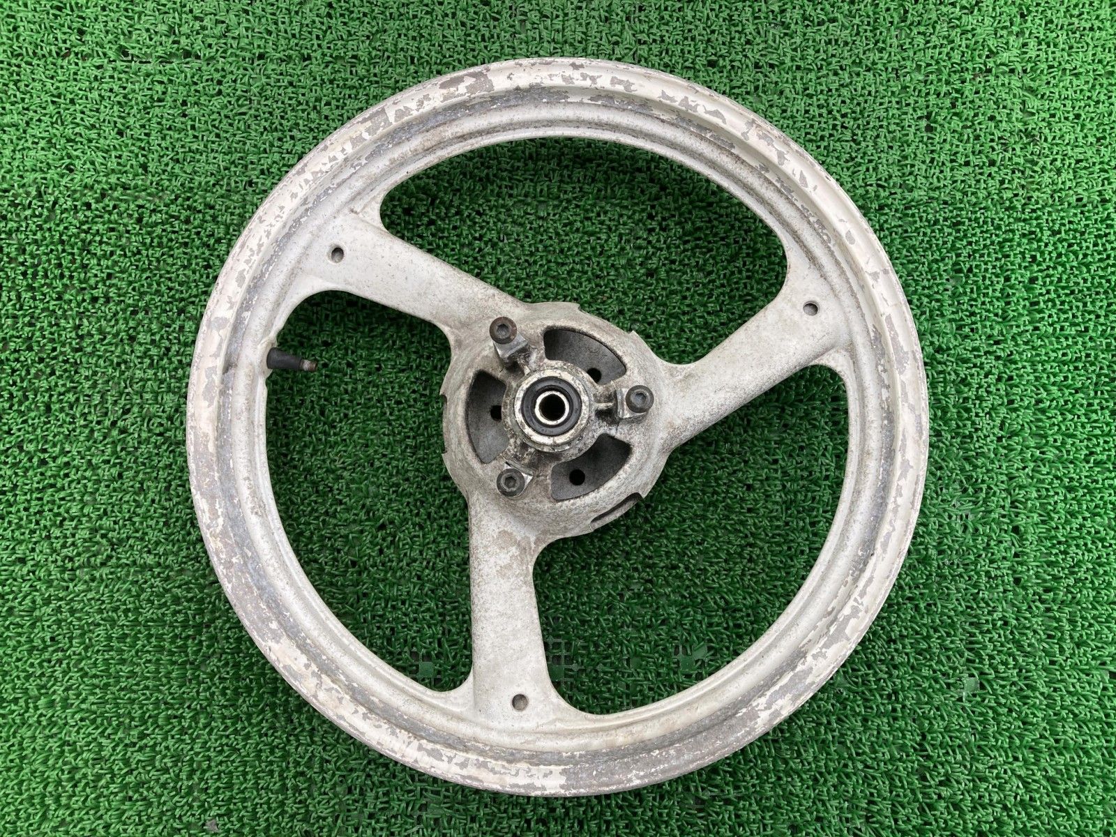 ヤマハ1995年式TZ125純正リヤホイール TZR250 リアホイール 白 R-46 ヤマハ 純正 バイク 部品 1KT FZR250