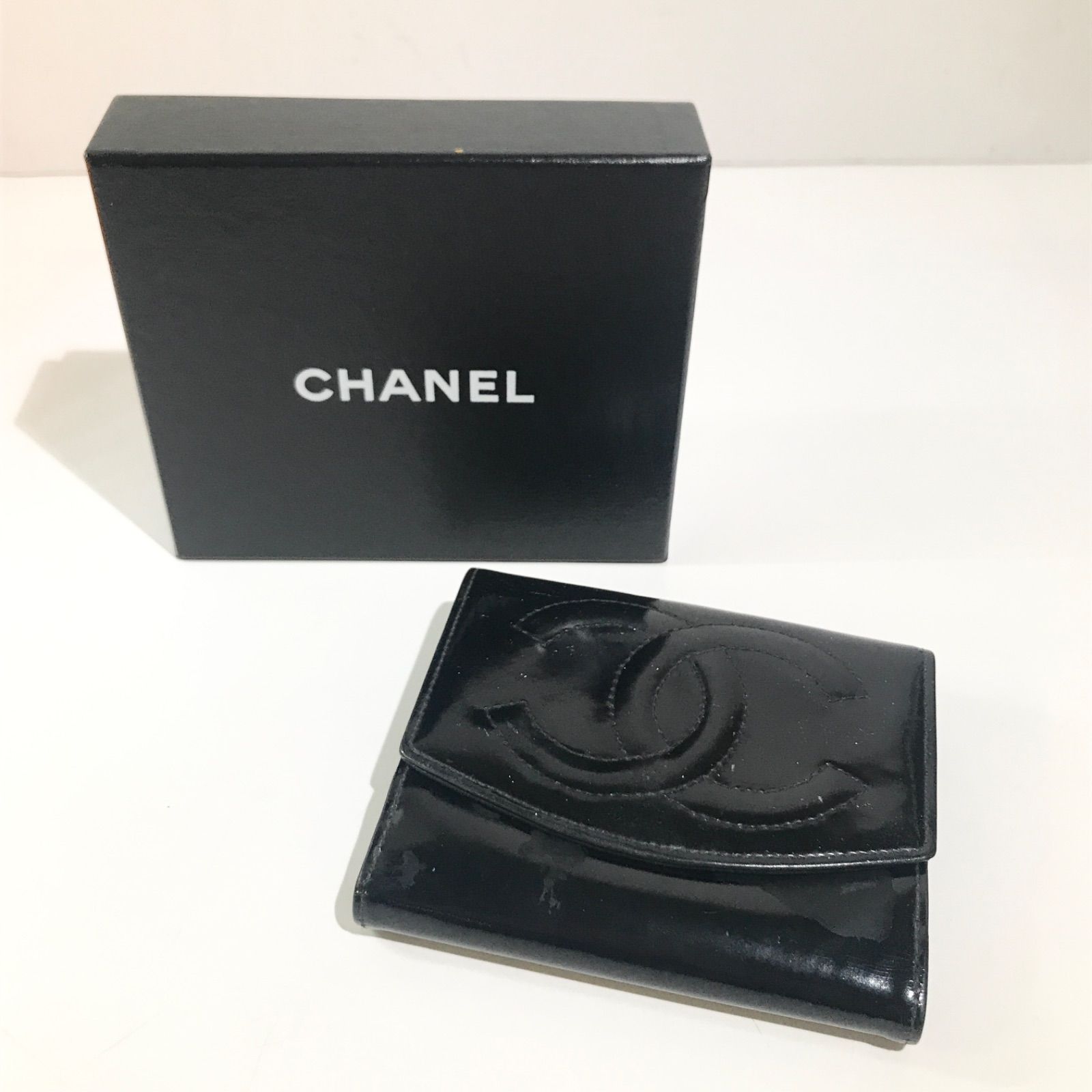 CHANEL シャネル 二つ折り財布 デカココ ウォレット ココマーク エナメル パテントレザー Wホック 小銭入れ カードケース ブラック -  メルカリ