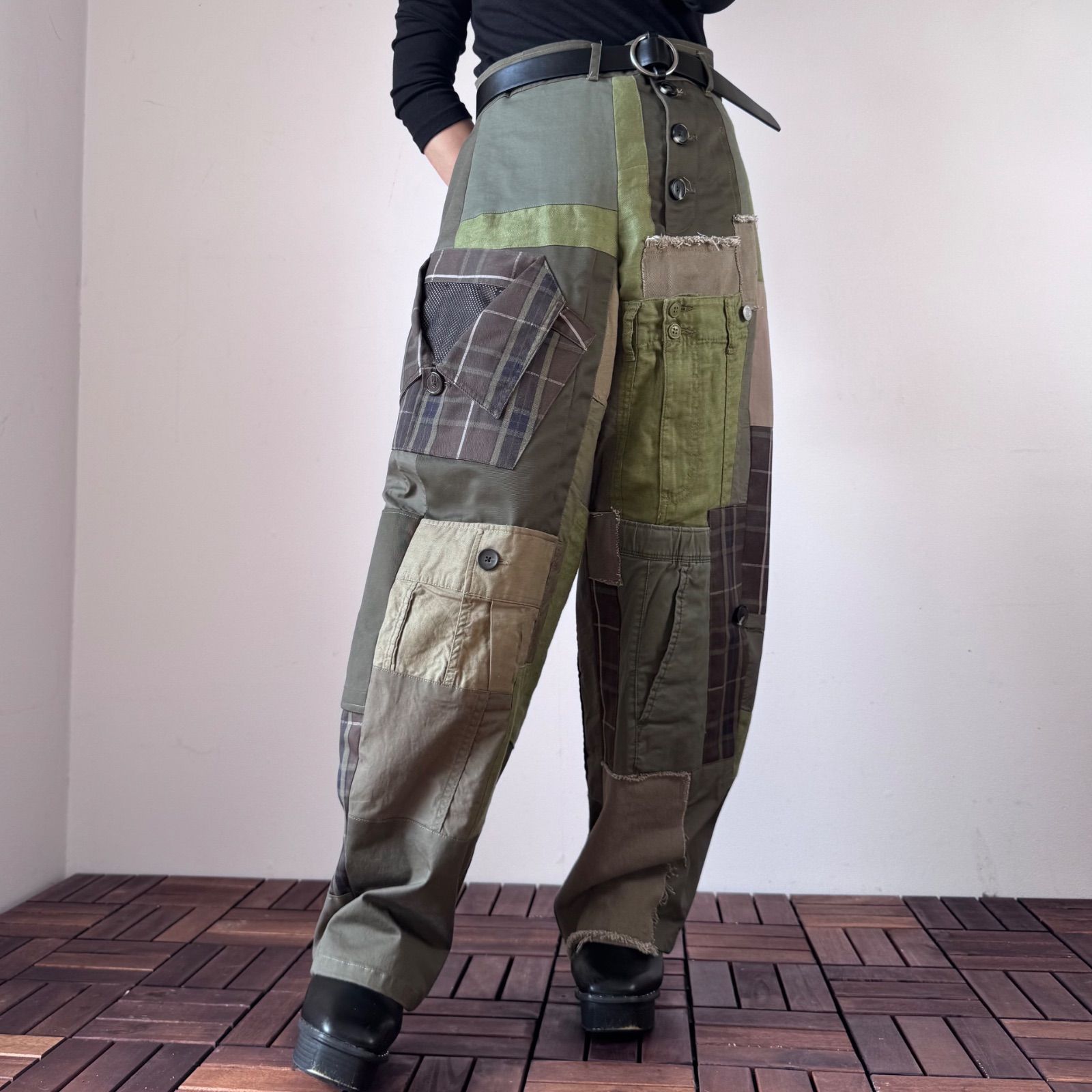カーキオリーブ色の古着リメイクパッチワーク ワイド|バルーンパンツ