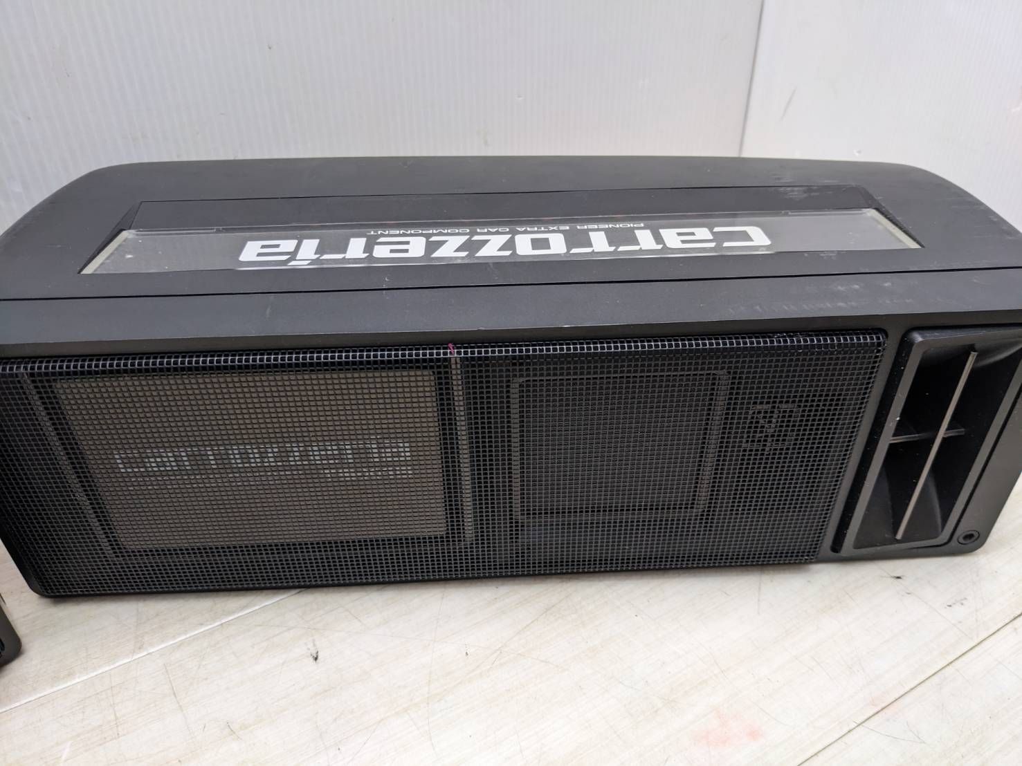 光るスピーカー