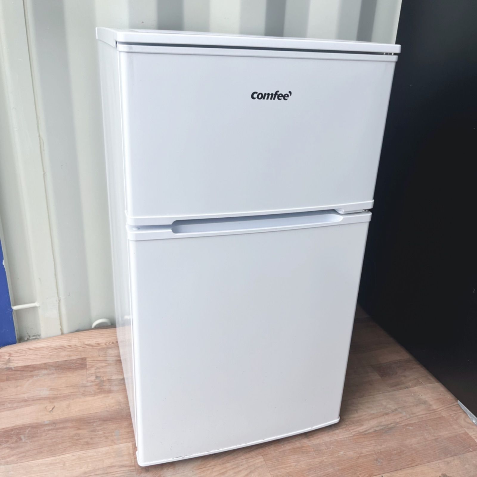 高年式 シンプルホワイトインテリア小さめ便利サイズ冷蔵庫