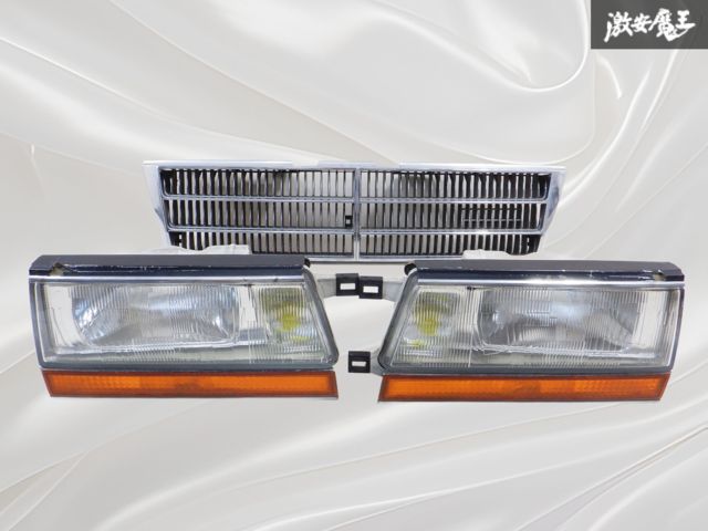 Y30グロリアワゴン　バン。　ヘッドライト 希少絶版】 日産純正 Y30 グロリア ワゴン 後期 ヘッドライト