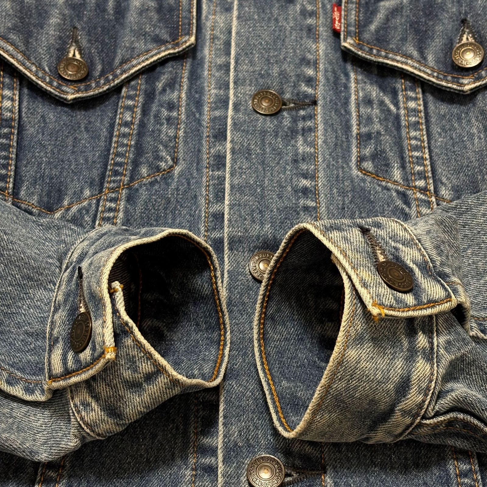 中古 Levi