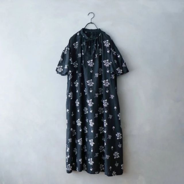 バルーン袖ペザントワンピース