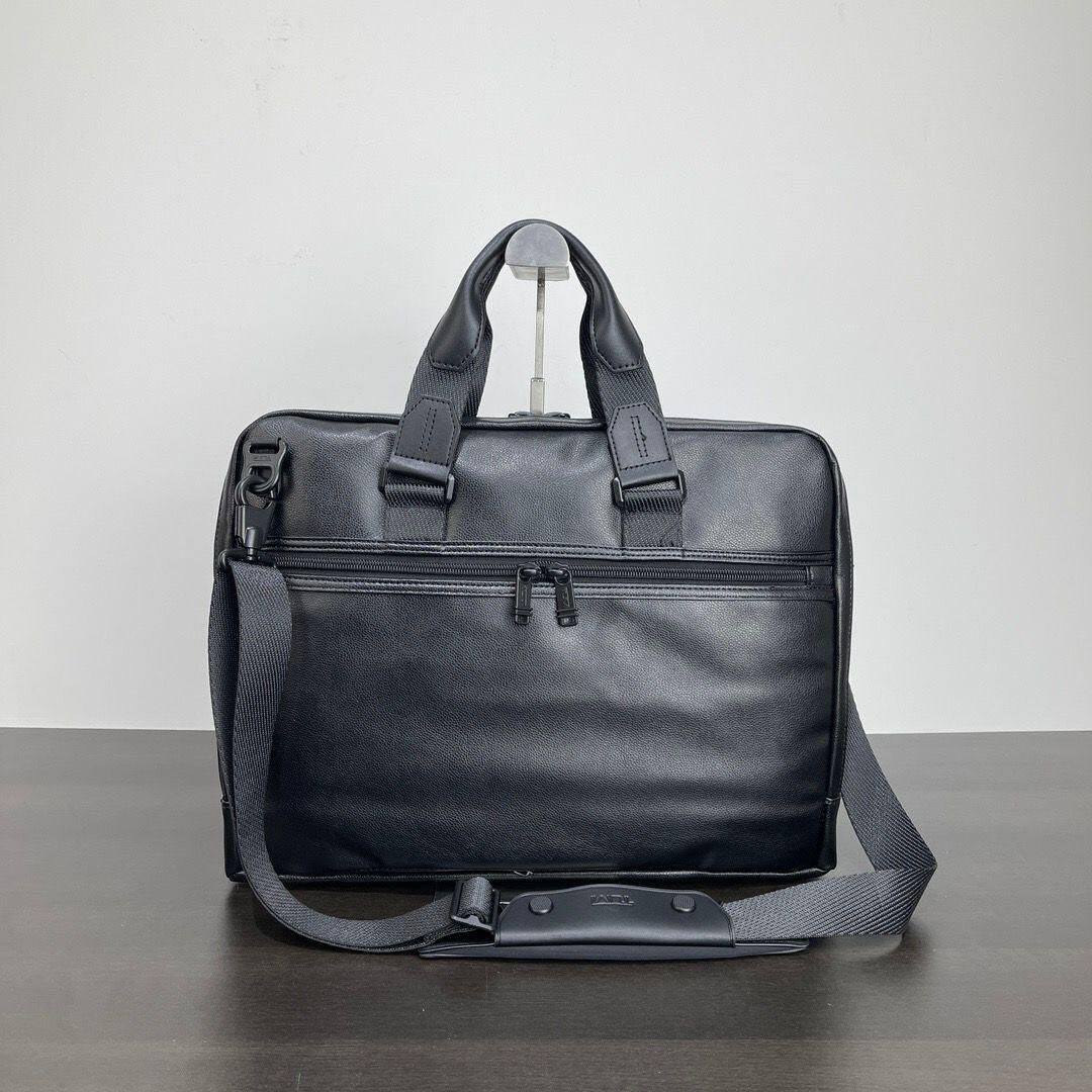 TUMI Vista シリーズショルダーバッグ 4934767 ネイビーブルー