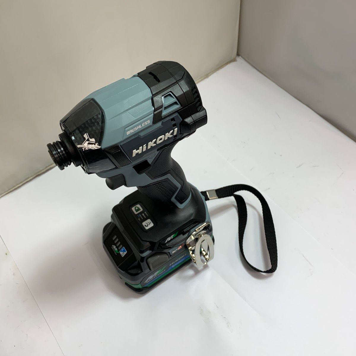 ♭♭HiKOKI ハイコーキ コードレスインパクトドライバ　【特別限定色】　充電器・充電池2個・ケース付  WH36DD アイスグレー Amazon | HiKOKI(ハイコーキ) 36V 充電式 インパクトドライバ