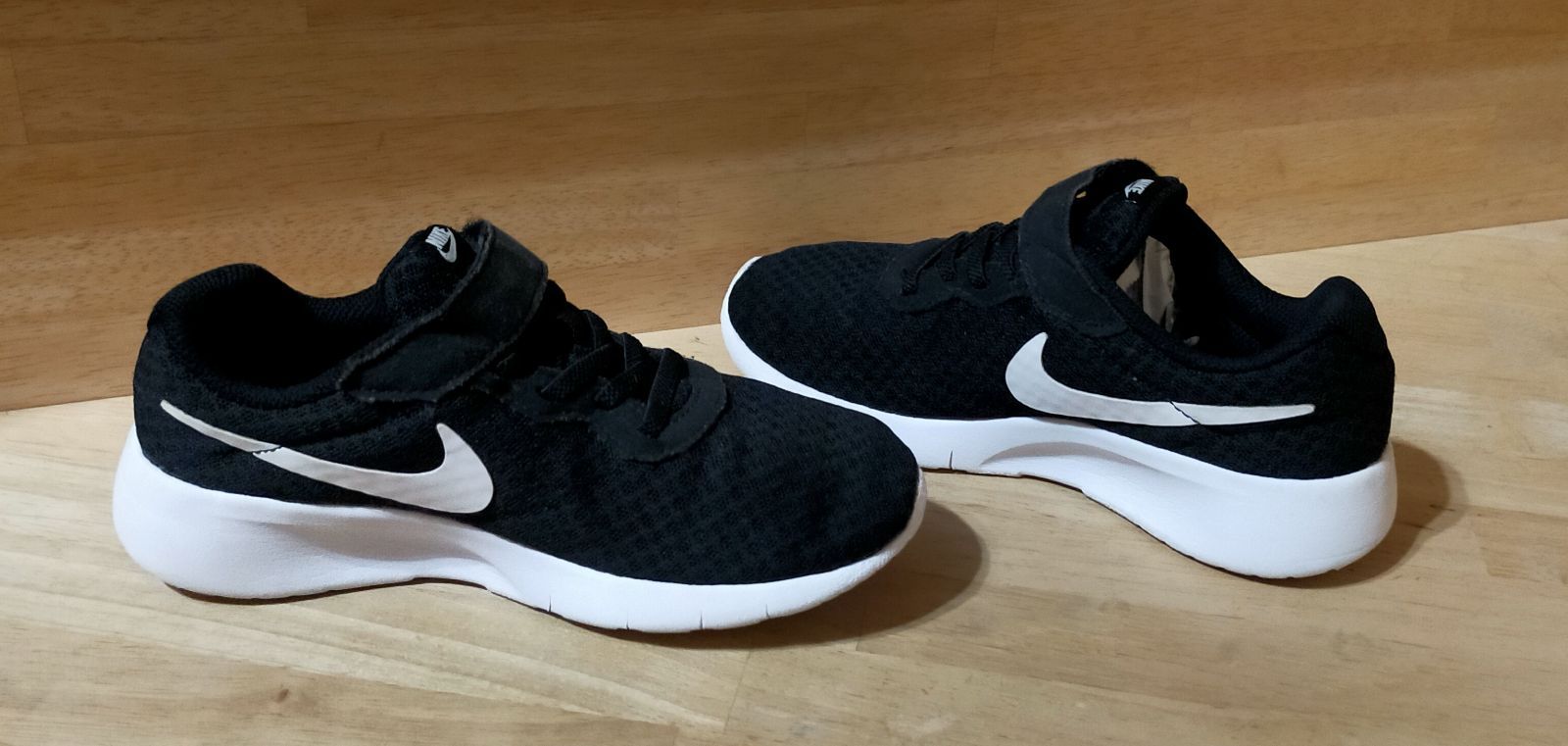 NIKE ナイキ タンジュン キッズスニーカー 844868 スポーツ 18cm 信頼