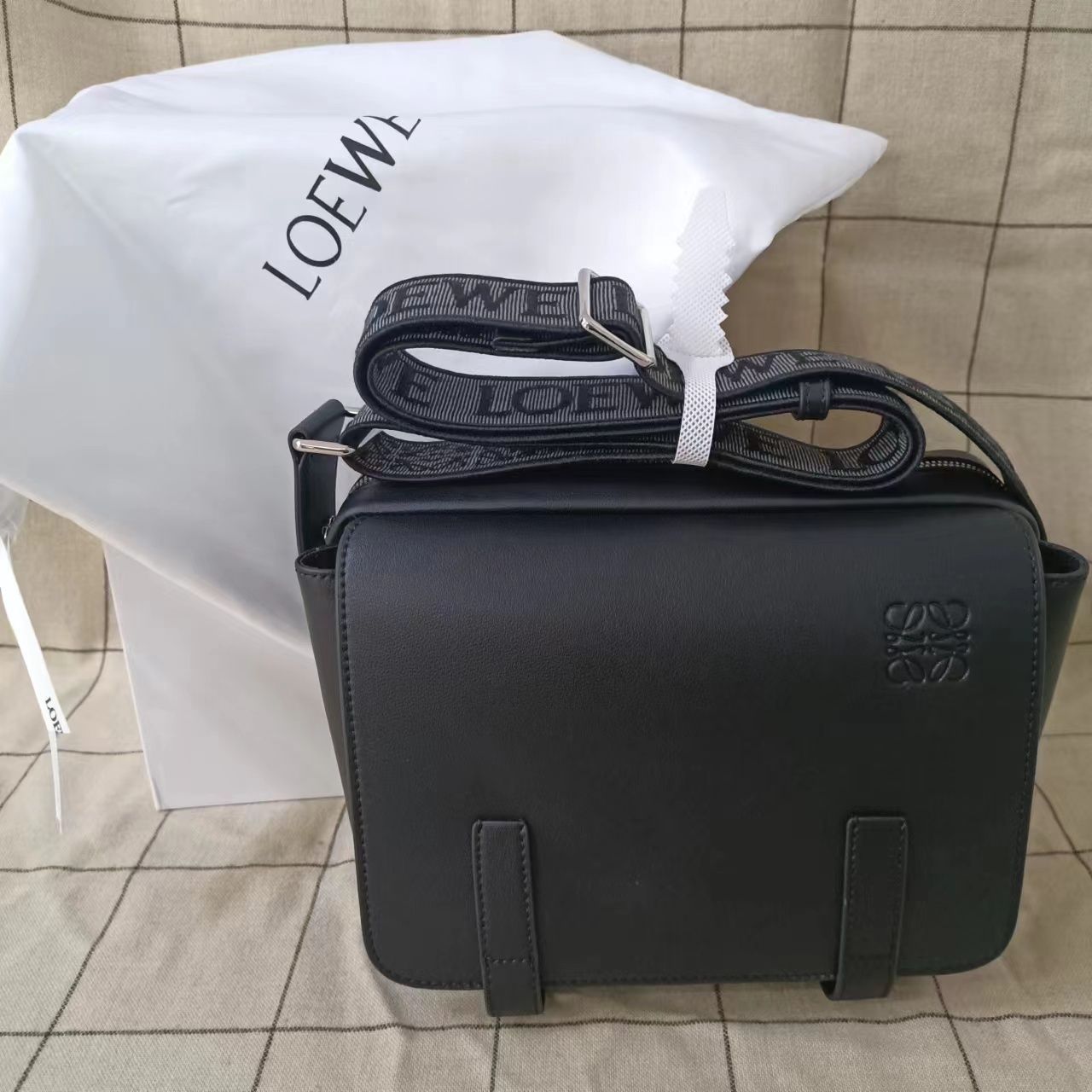 ロエベ ミリタリー メッセンジャーバッグ ショルダーバッグ - メルカリ 