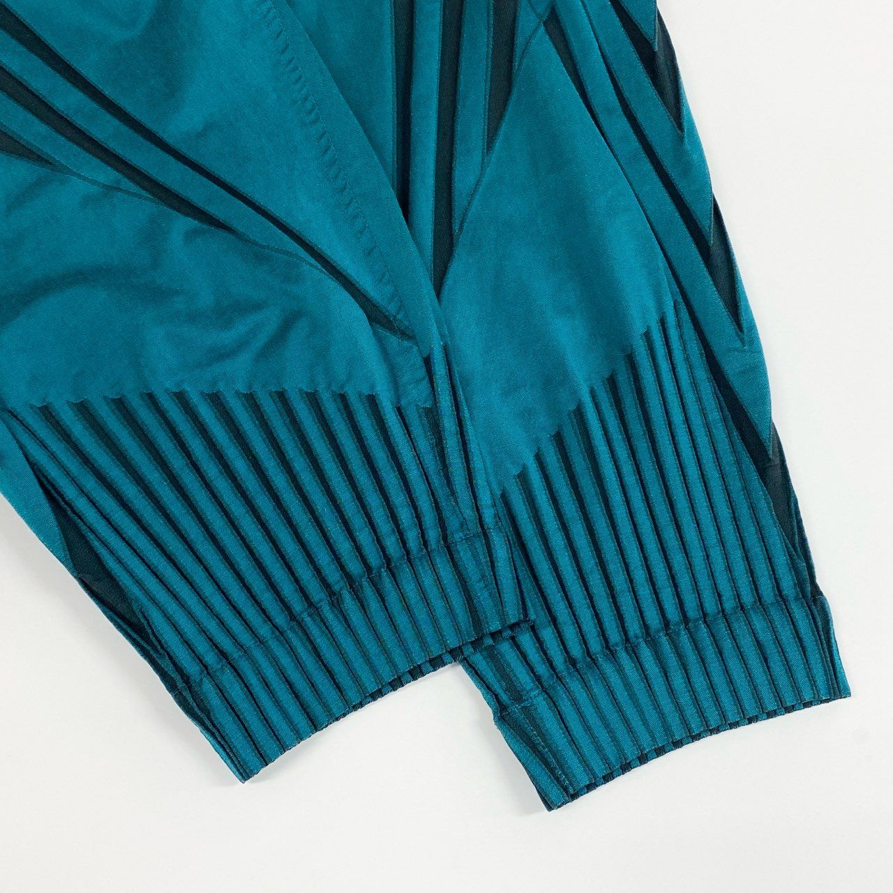 A-POC ABLE ISSEY MIYAKE パンツ グリーン A-POC ABLE ISSEY MIYAKE パンツ グリーン A-POC SHELL – ISSEY MIYAKE