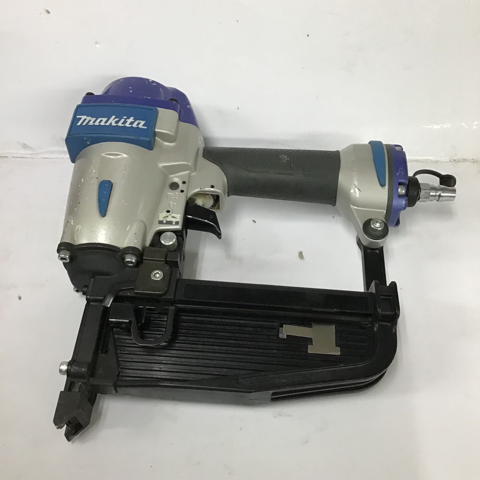 中古】マキタ/MAKITA 常圧フロアタッカ AT1150B フローリング用 中古】マキタ/MAKITA 常圧フロアタッカ AT1150B フローリング用