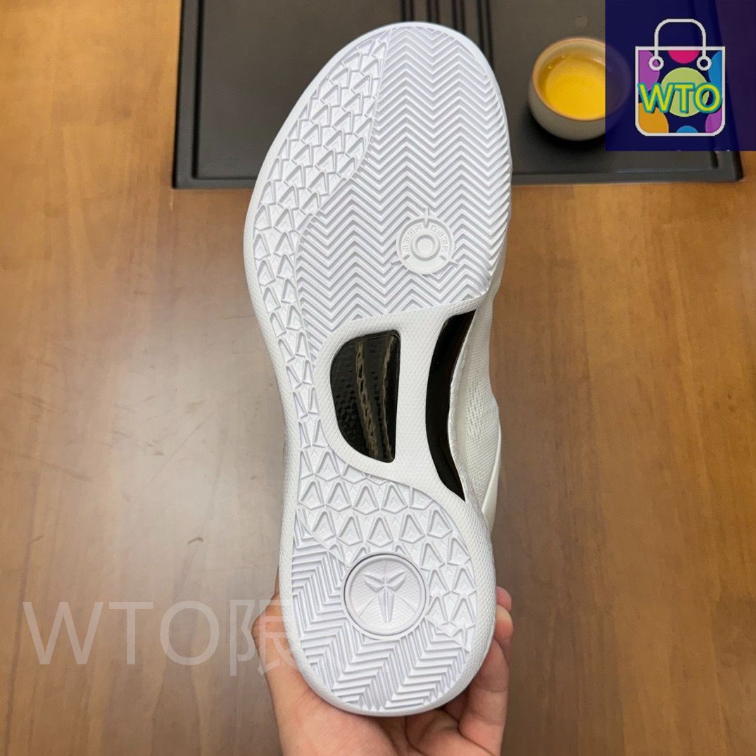 大特価???即購入箱付??新品 未使用 NIKE ZOOM KOBE 8 PROTRO