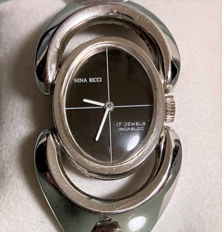 10,250円お値下げ　オ―ルド Nina Ricci  アナログ腕時計 2種