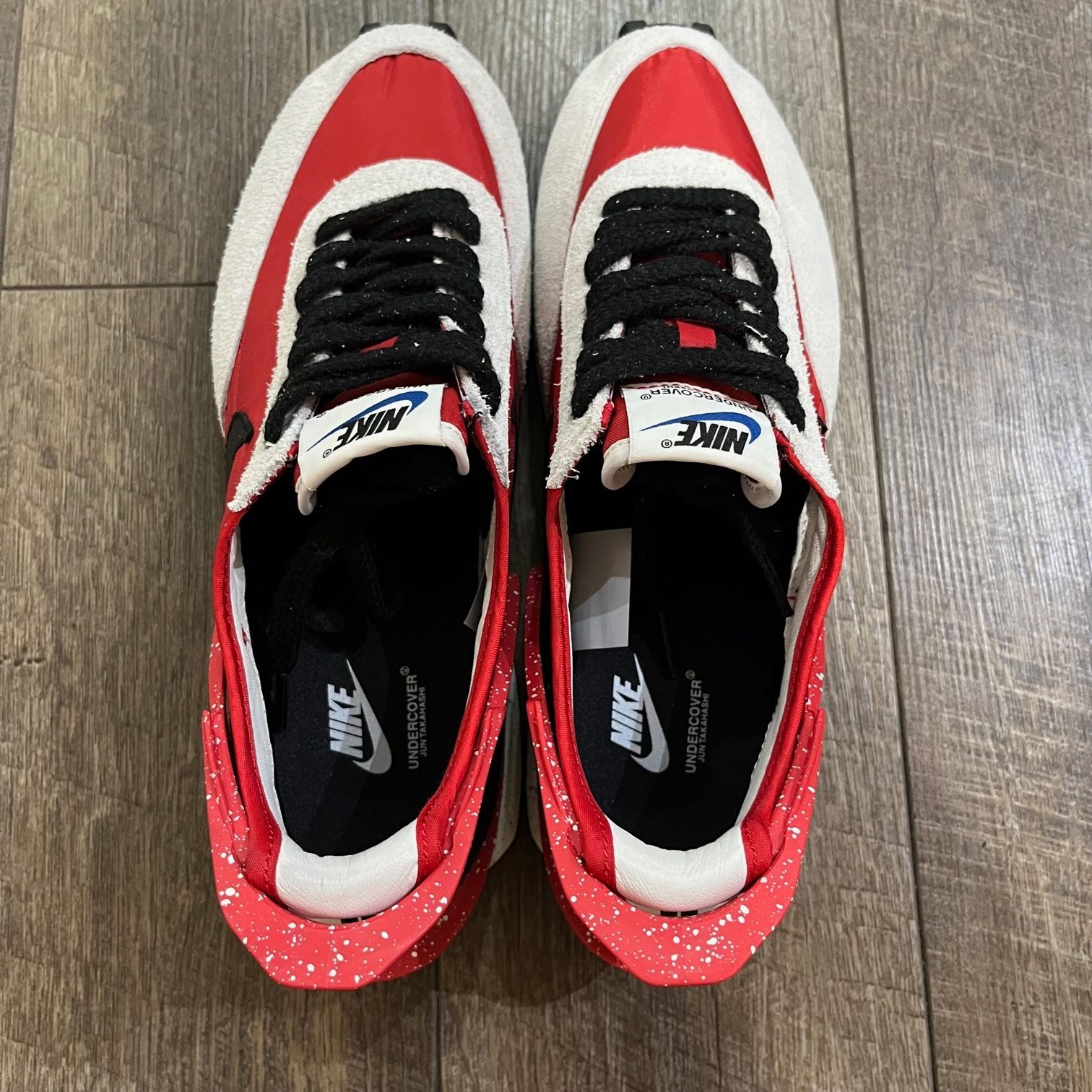 NIKE WMNS DAYBREAK/UNDERCOVER UNIVERSITY RED コラボ ナイキ 
