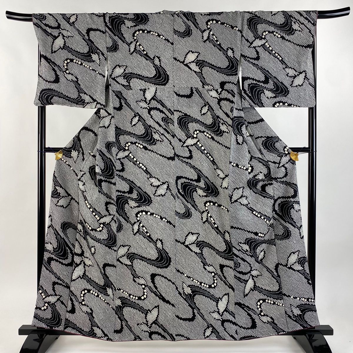 小紋 身丈157.5cm 裄丈68cm L 袷 流水 葉柄 総絞り 黒 正絹