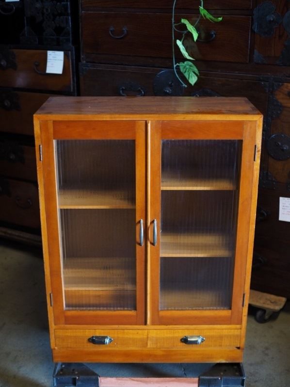 ★送料込み【昭和40年代:レトロ家具】 茶箪笥 レトロ家具 ☆昭和レトロ シックな茶箪笥(収納棚) | ラフジュ工房