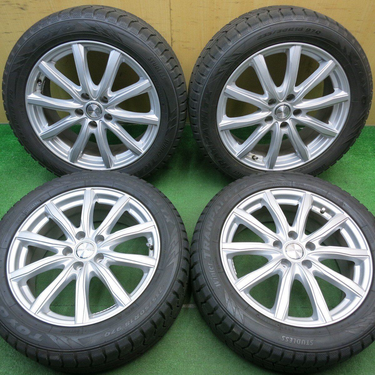 バリ溝！キレイ！9.5分スタッドレス 235/50R18 トーヨー ウインター 