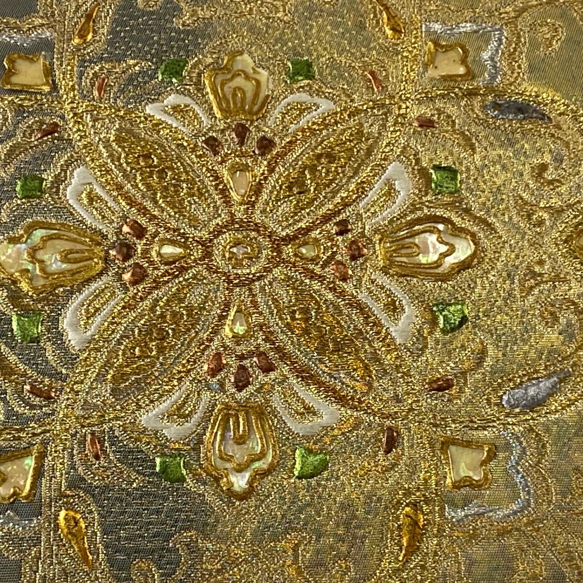 袋帯 秀品 華文 唐草 螺鈿 金銀糸 灰色 お太鼓柄 正絹 【中古